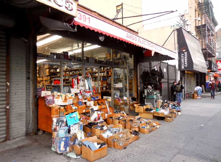 Shopping Canal Street New York