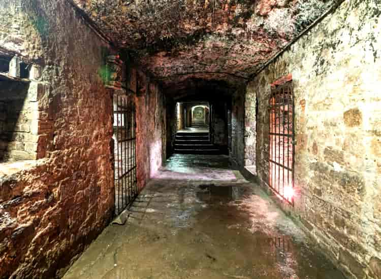 Edinburgh Vaults - Underground Destinations Around The World