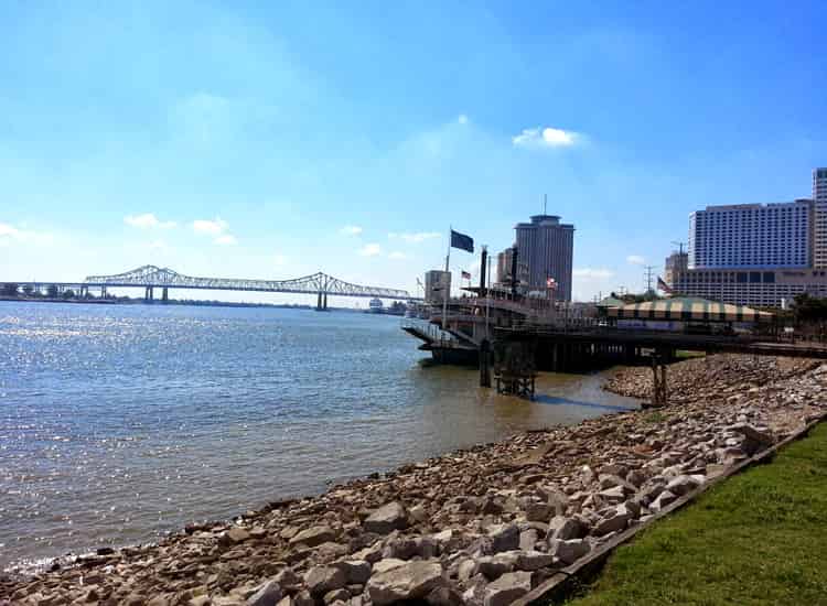 Moonwalk Riverside Promenade - Places to Visit in New Orleans